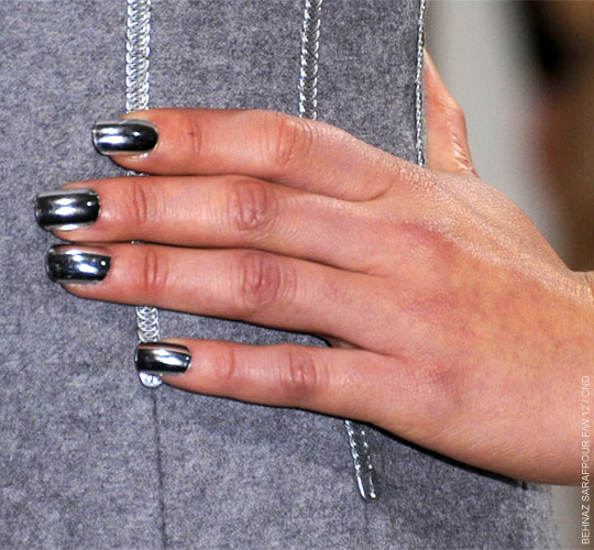 Fall 2017 Beauty Trends Mirror Effect Chrome Nails